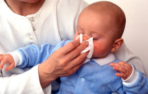 Как понять, что у новорожденного насморк главные признаки инфекционного и аллергического насморка