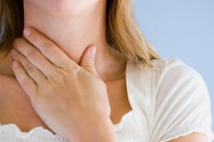Болит горло, кормлю грудью как и чем лечить, чтобы вылечить?