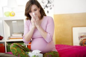 Сильная заложенность носа при беременности: причины и безопасное лечение